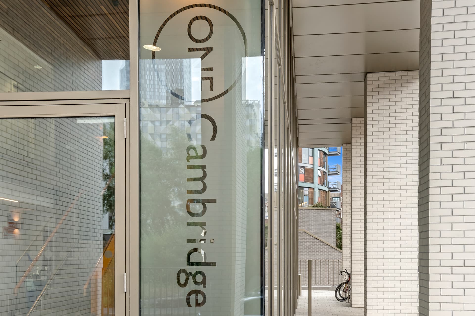 Spectacular Apartment Balcony View in City Centre - Image 2