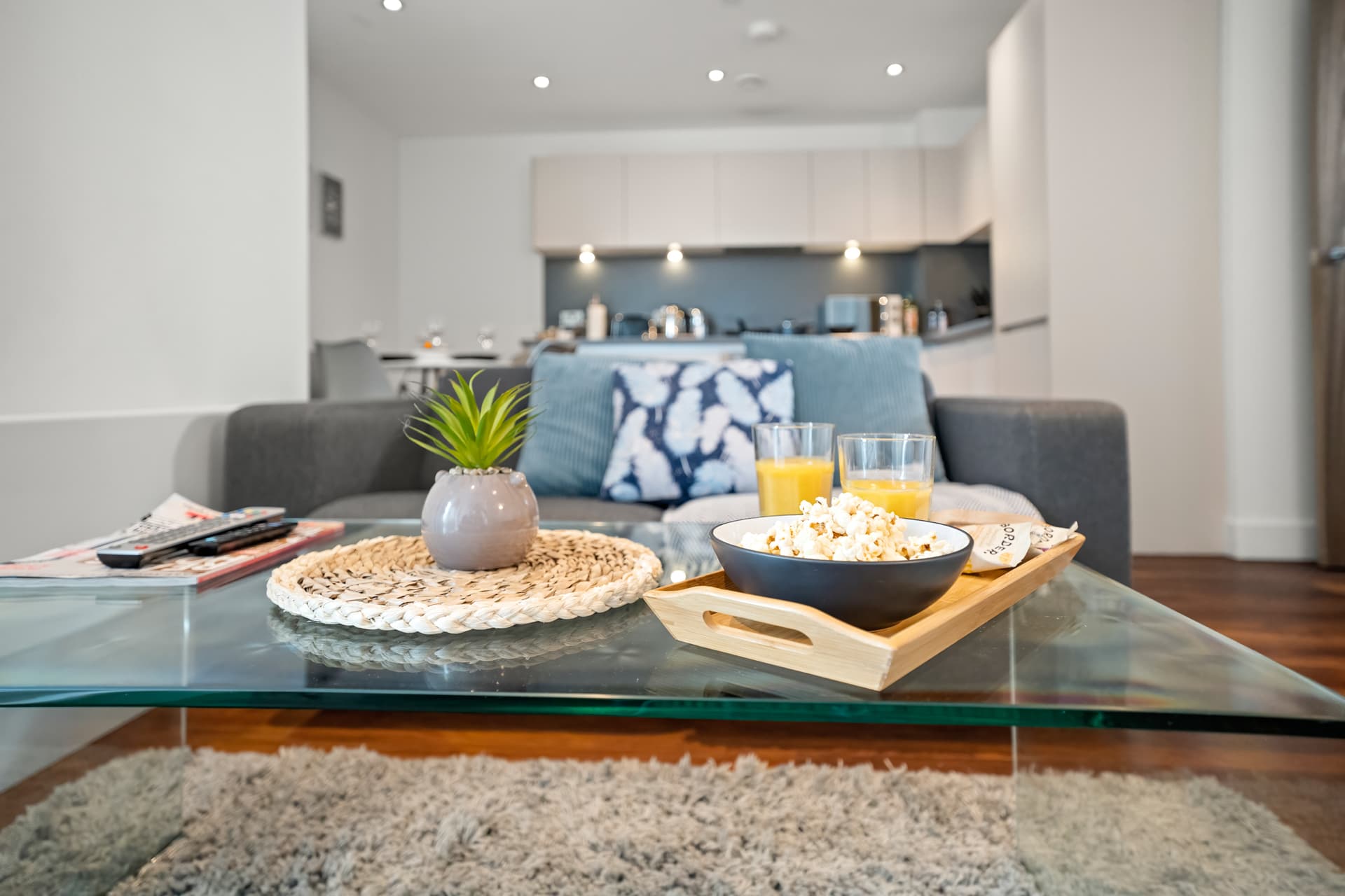 Spectacular Apartment Balcony View in City Centre - Image 4