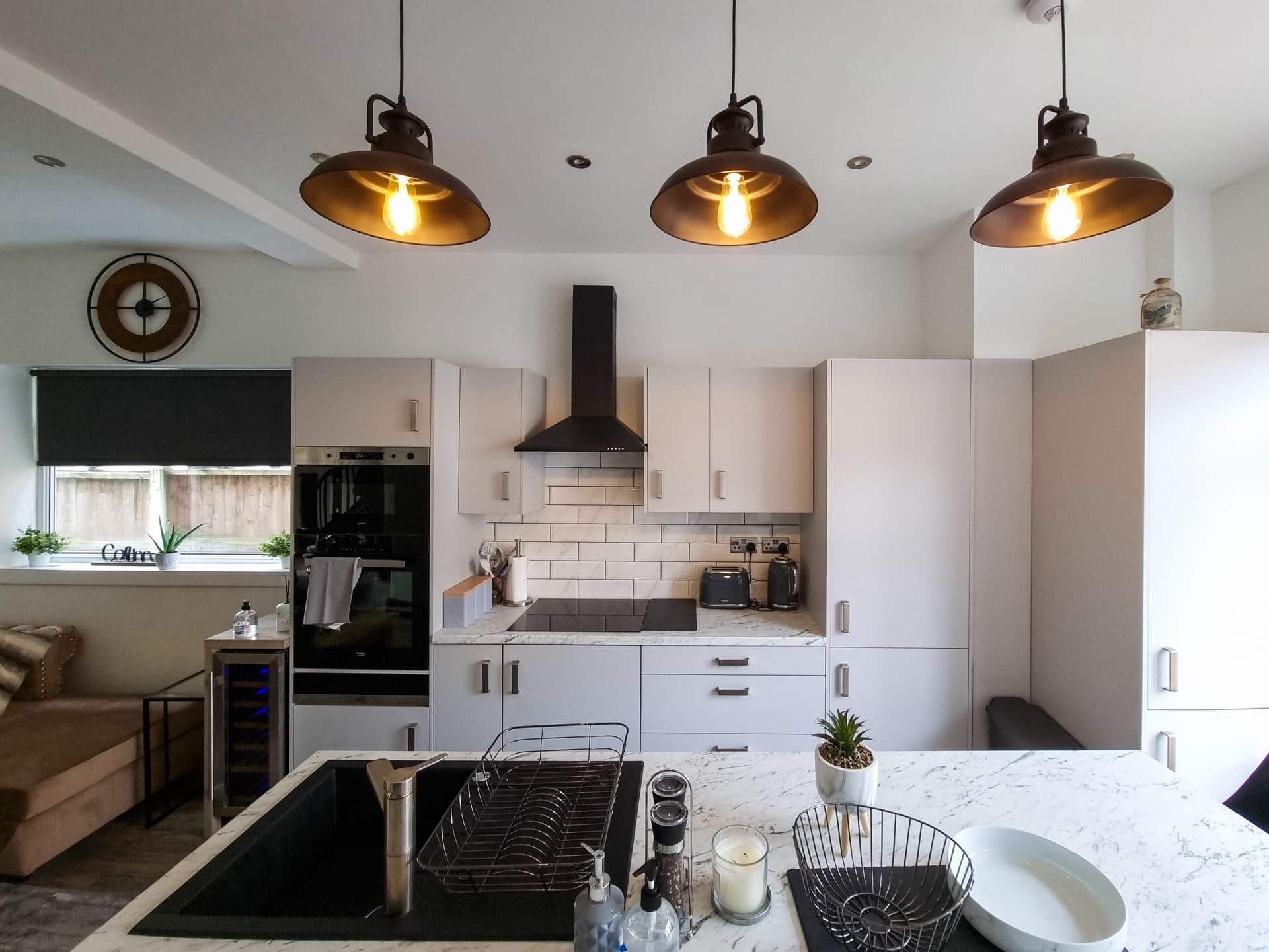 Spacious 6-Bed with Large Patio and Free Parking