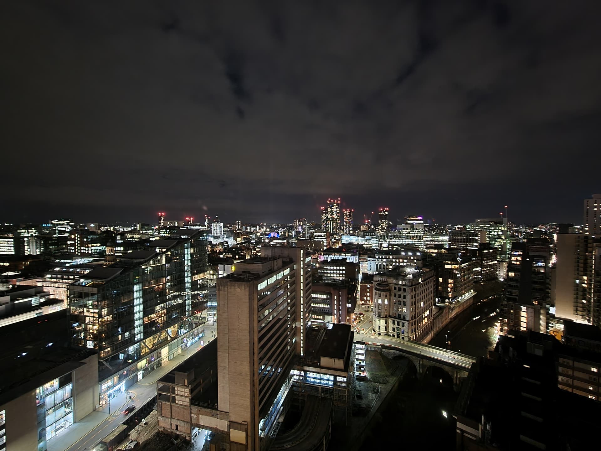 Luxury Penthouse Manchester Skyline 23rd Floor - Image 2