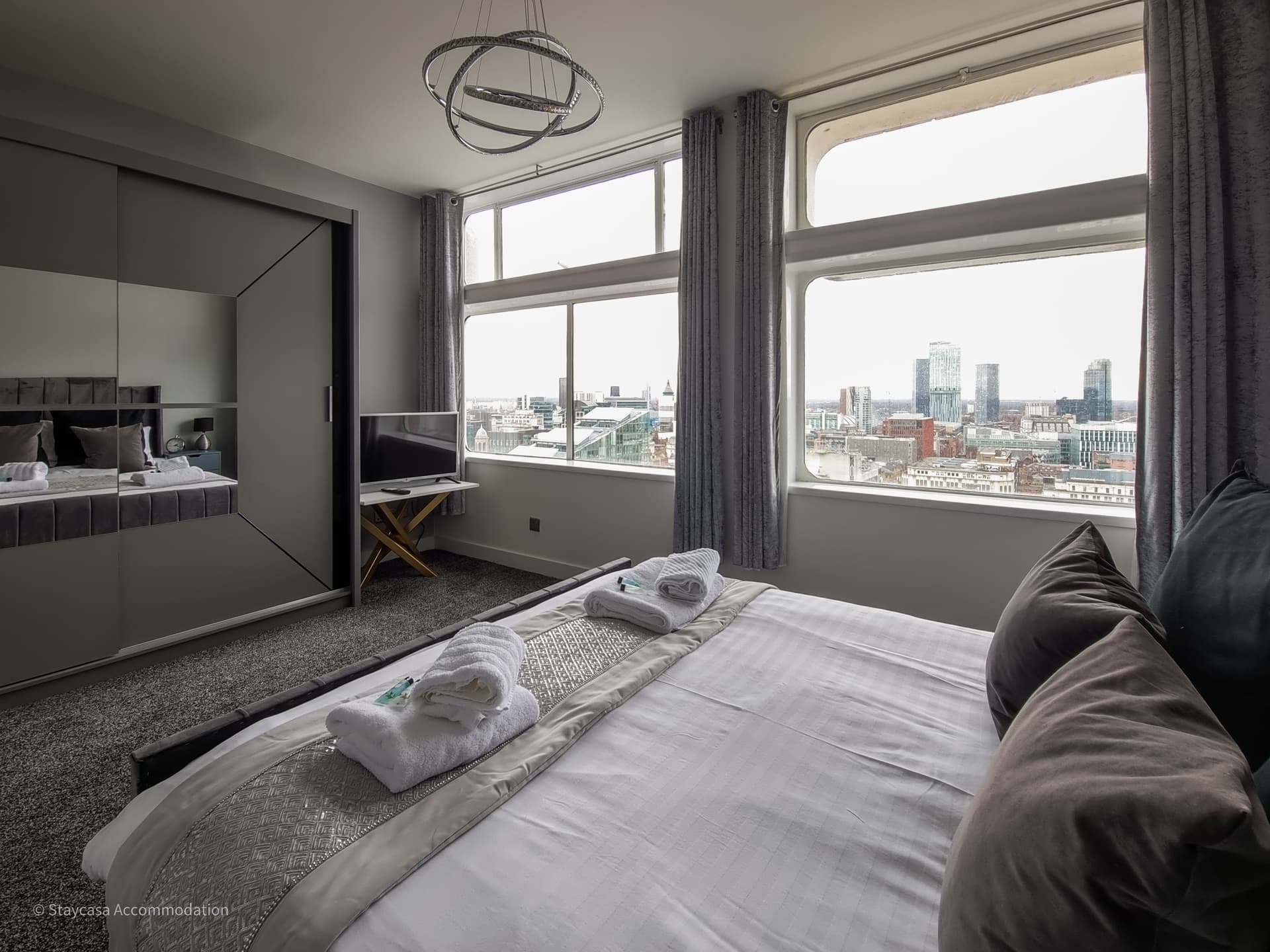 Luxury Penthouse Manchester Skyline 23rd Floor - Image 3