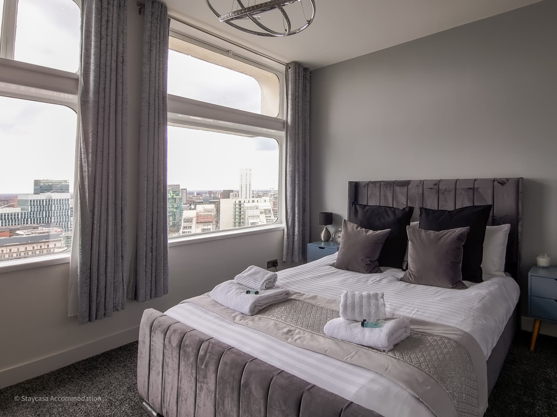 Luxury Penthouse Manchester Skyline 23rd Floor - Image 5