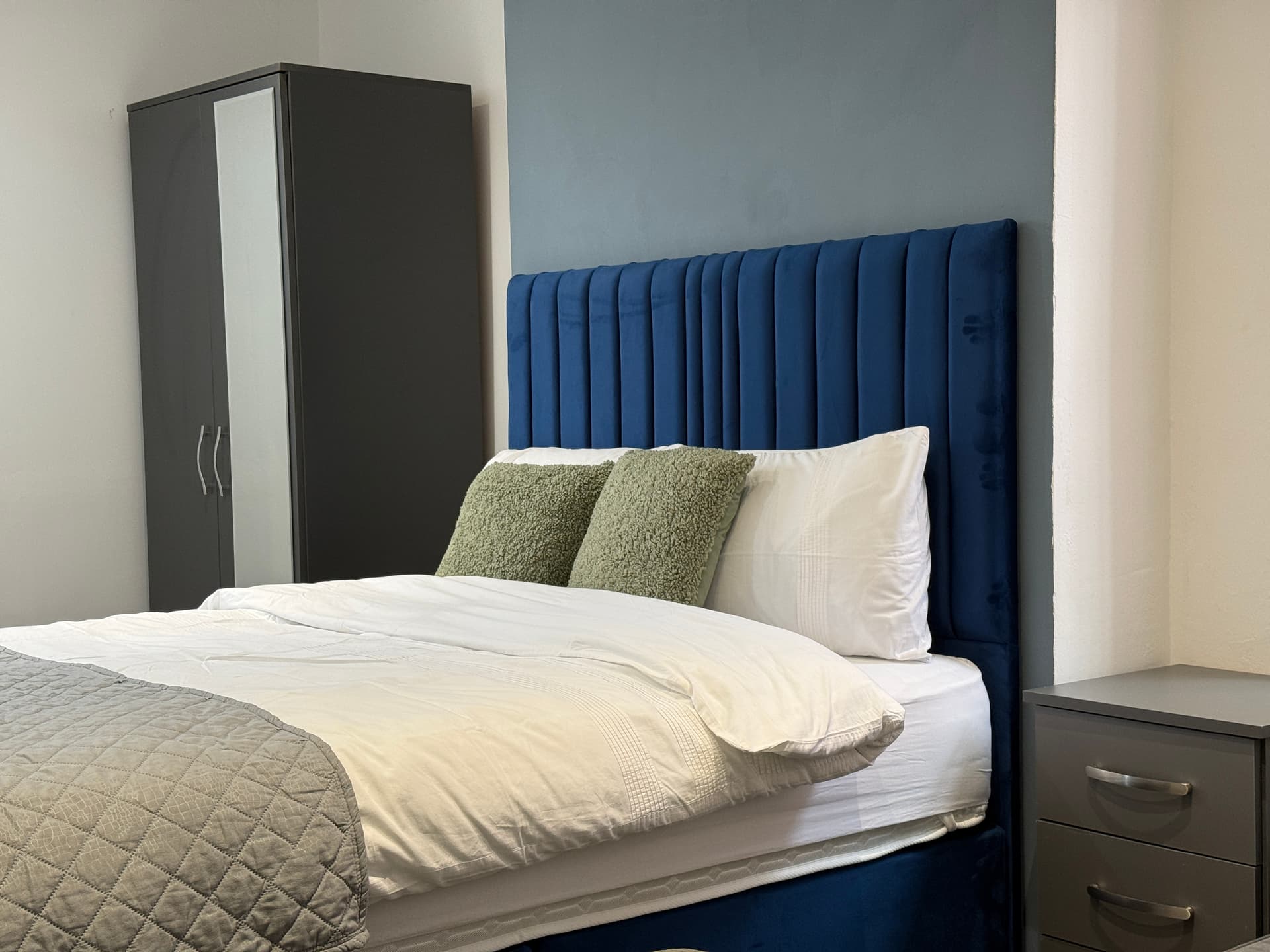 Casa Cove 2BR Flat Free Parking, 5 min to Hospital - Image 3