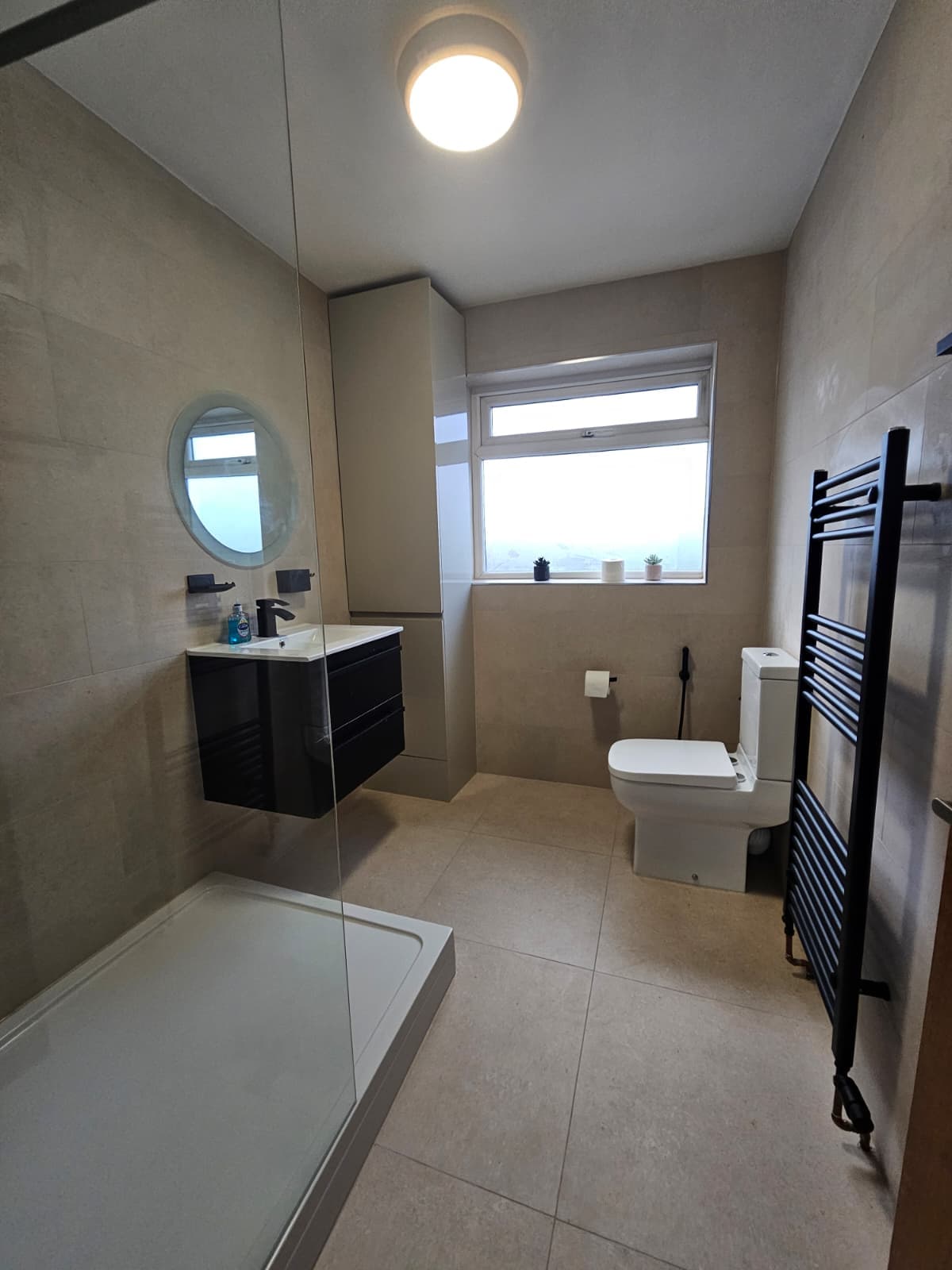 Bright & Stylish 3BR Home Near Manchester Centre - Image 5