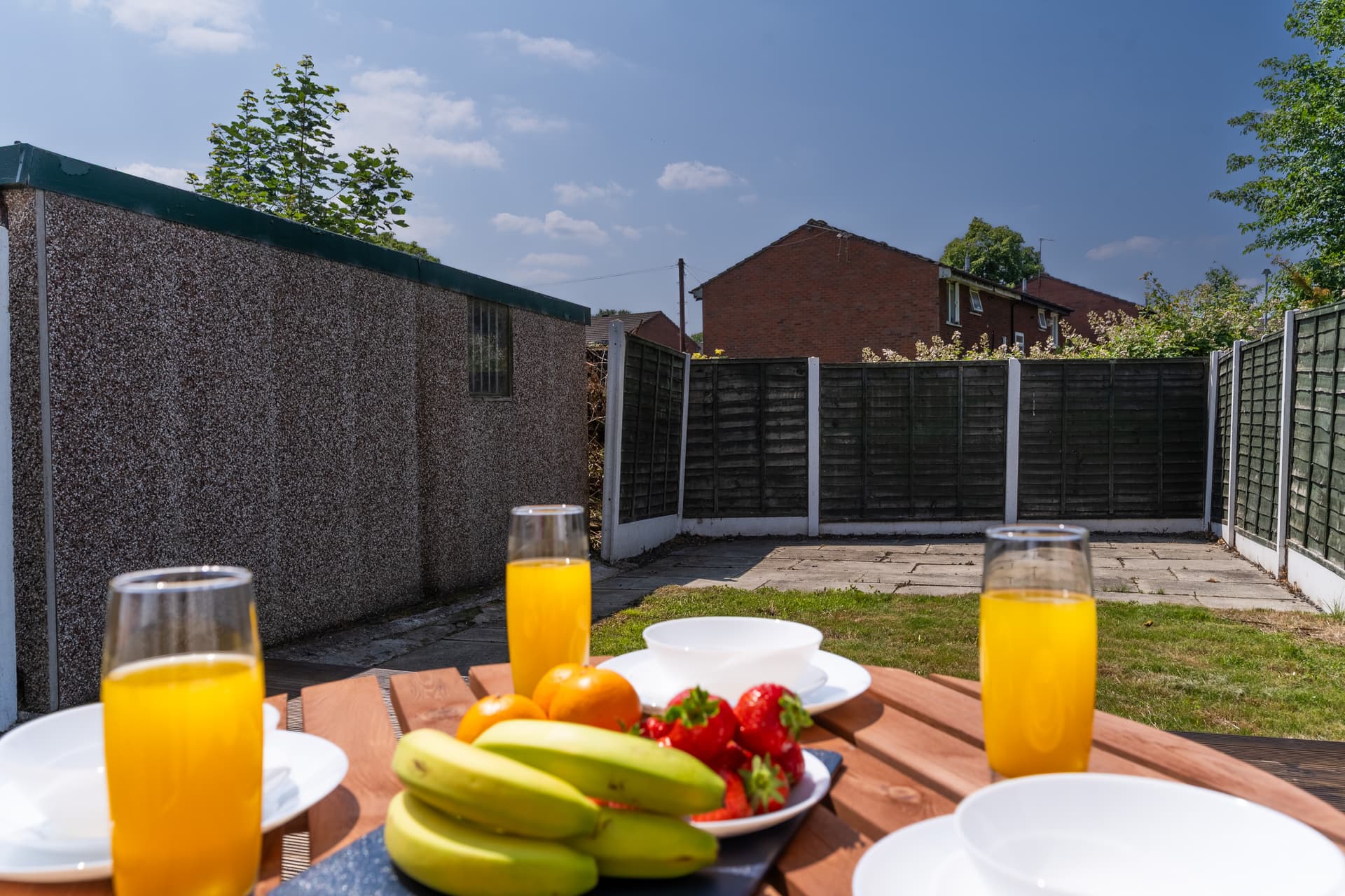 3-Bedroom House w/ Free Parking, Near MAN Airport! - Image 4