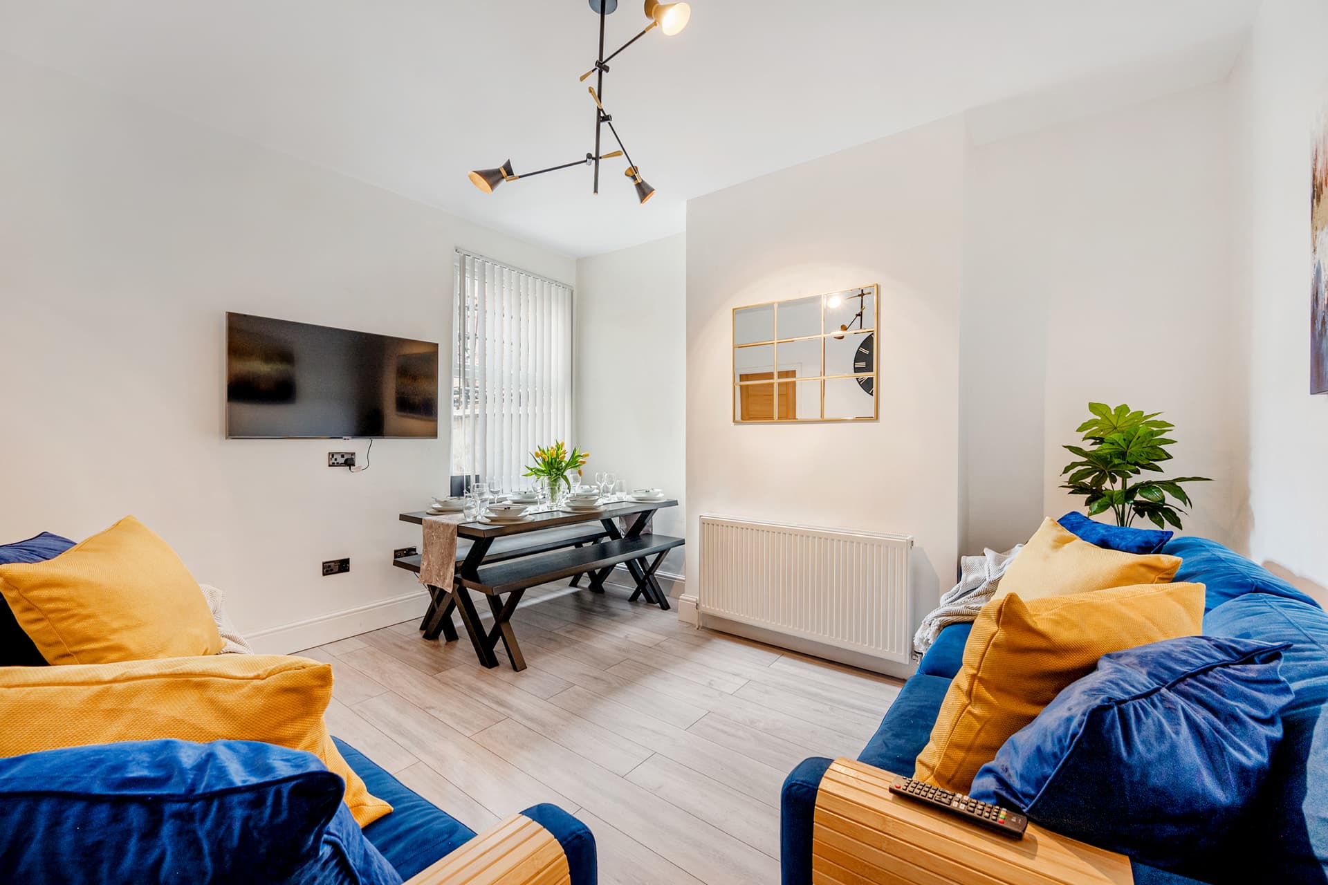 Urban Oasis Spacious 4-Bedroom Home in Manchester - Image 3