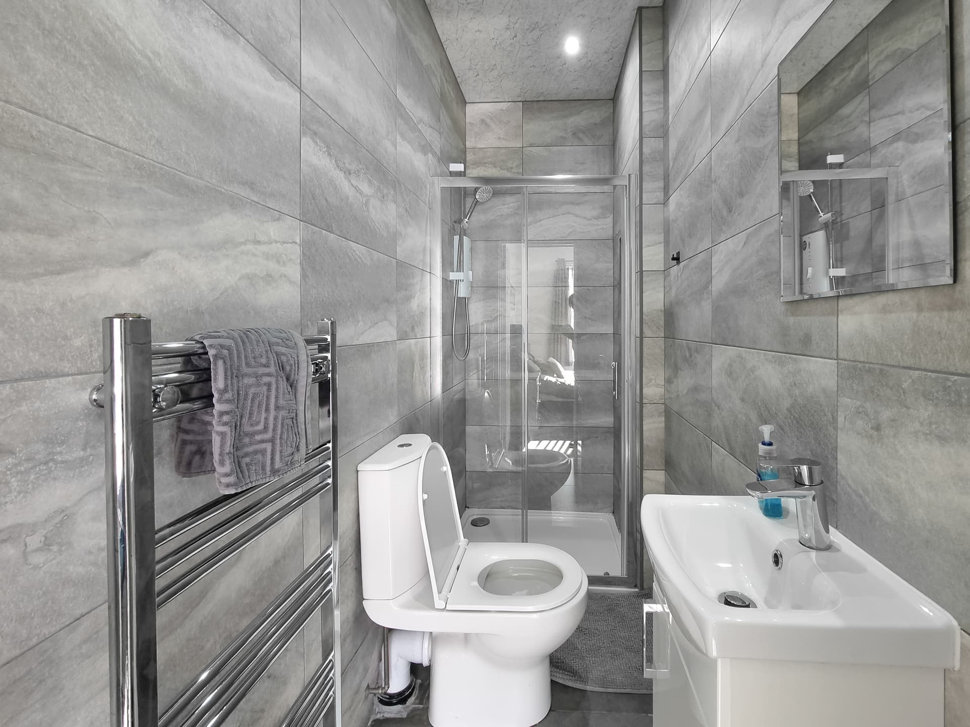 The Cowesby Suite | 4-Bed Home · Street Parking - Image 4