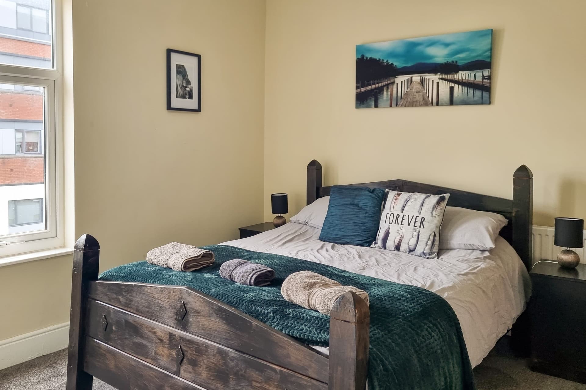 Rustic Ebony Suite with Free Parking - Image 4