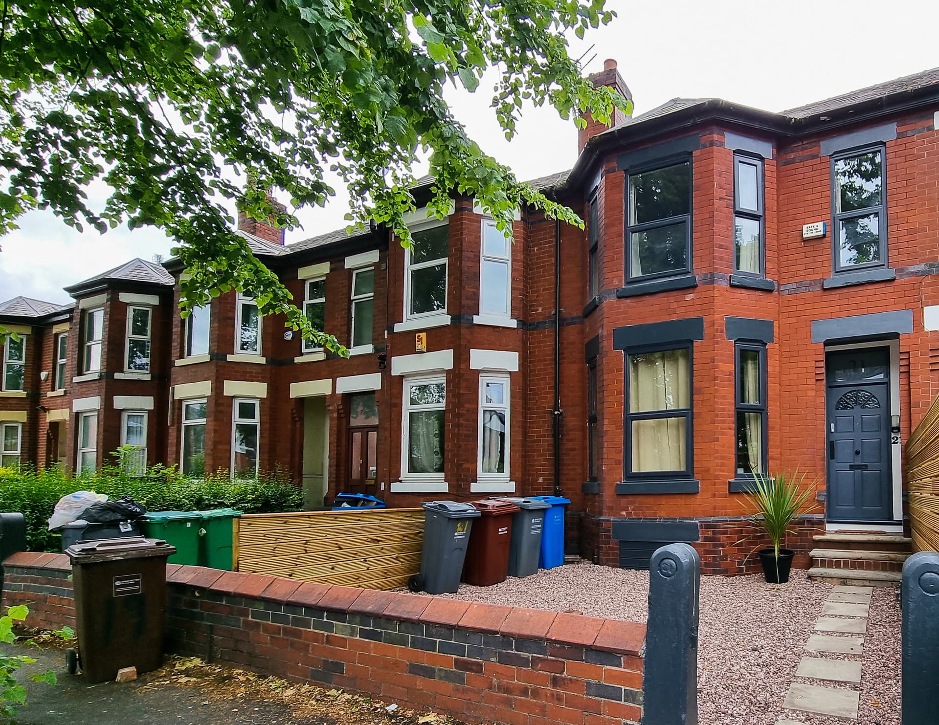 Spacious 5BR Home in Leafy Withington