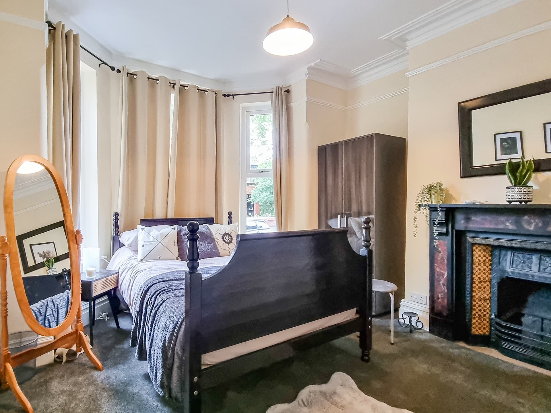 Spacious 5BR Home in Leafy Withington - Image 3