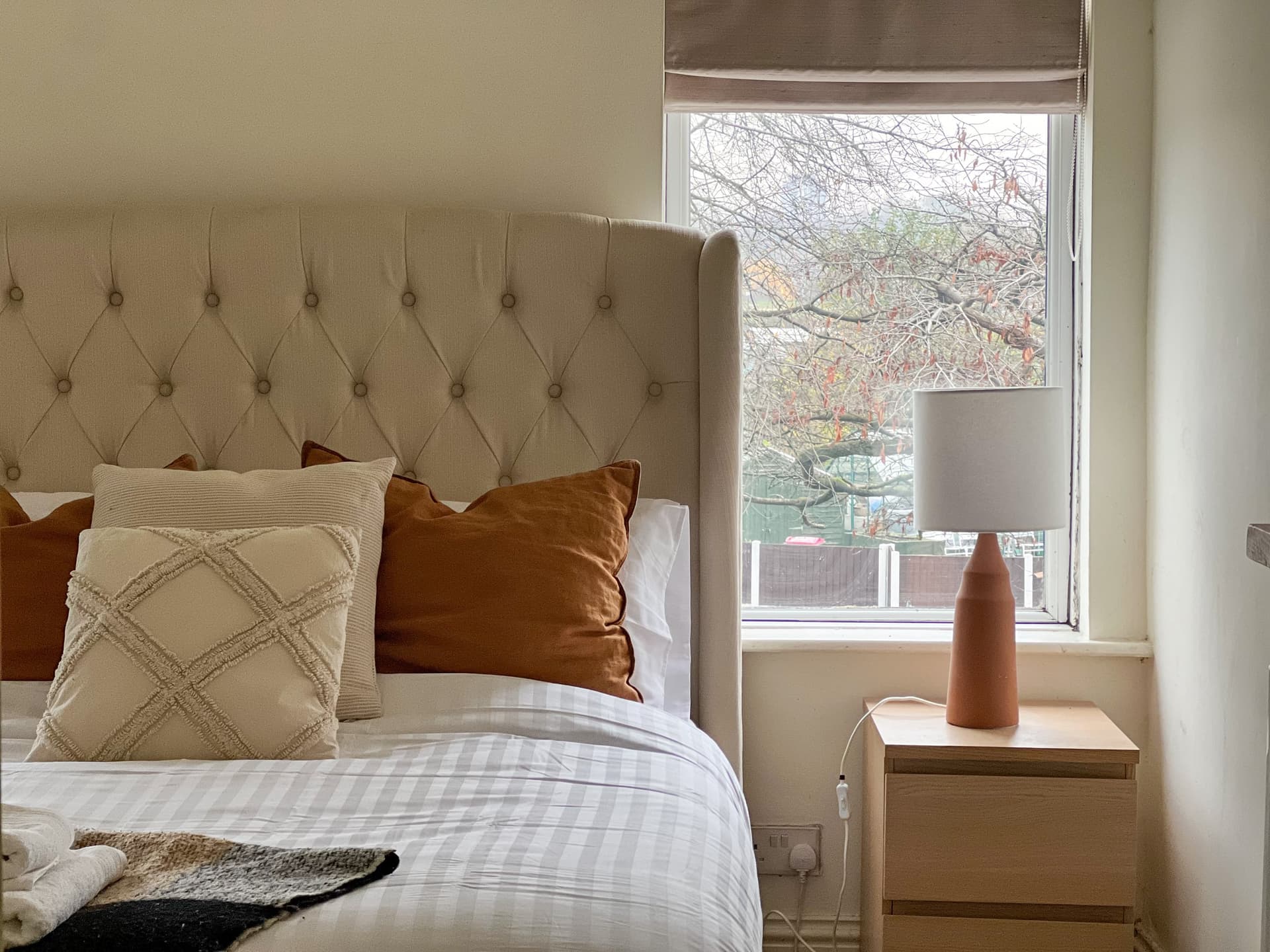 Stylish Interior Cosy Haven - On-Street Parking - Image 3