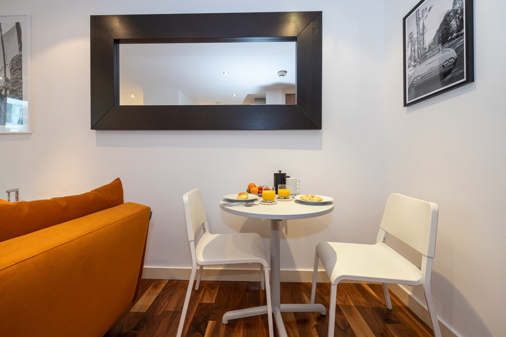 Sunset Haven Studio with Balcony and Free Parking - Image 2