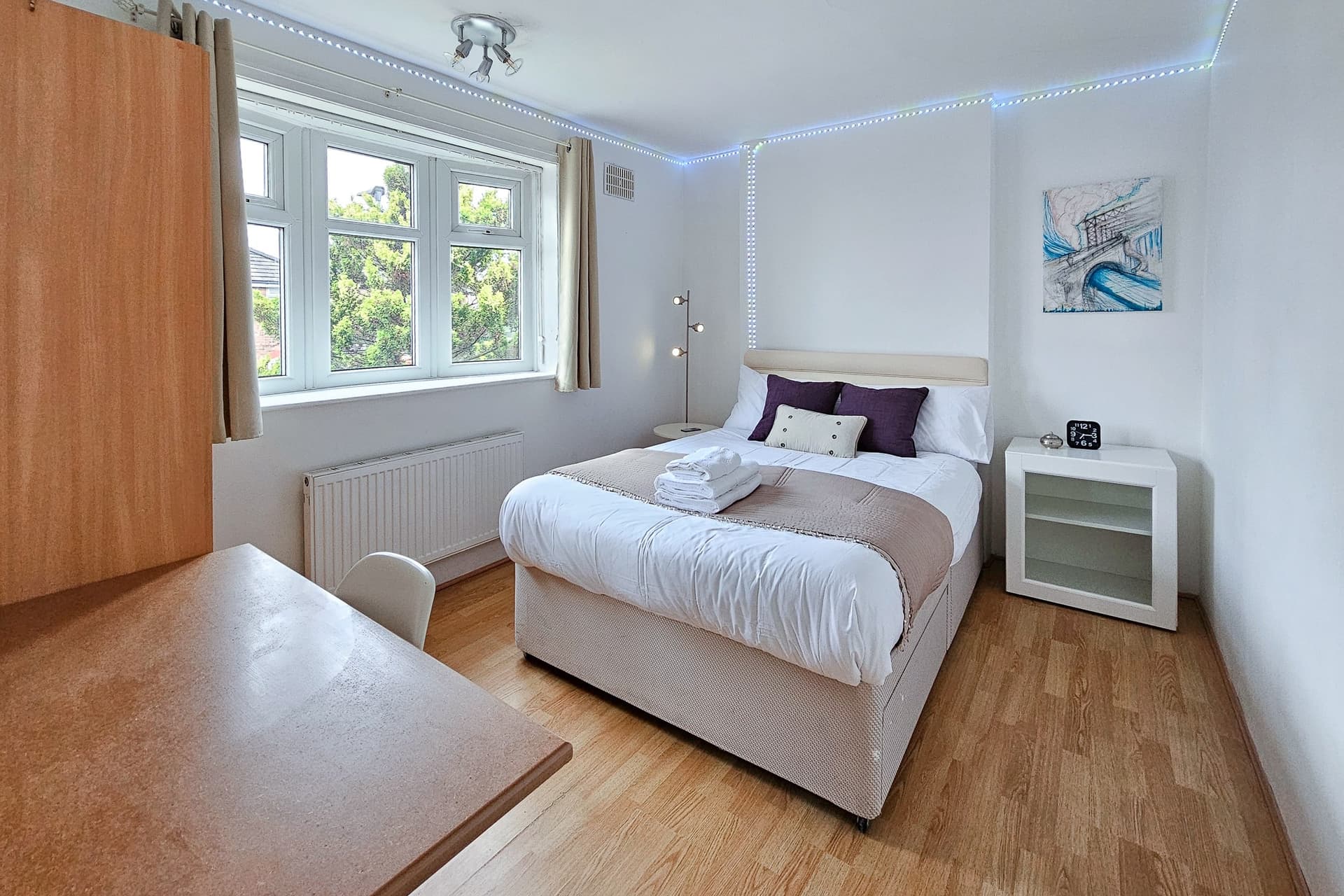 Spacious 6-Bed Manchester Home | Parking | Wifi! - Image 4