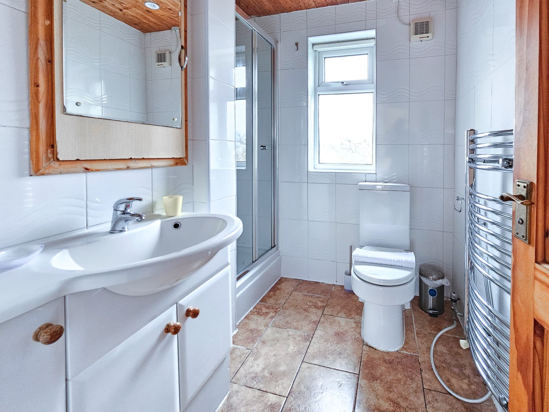 Spacious 6-Bed Manchester Home | Parking | Wifi! - Image 5