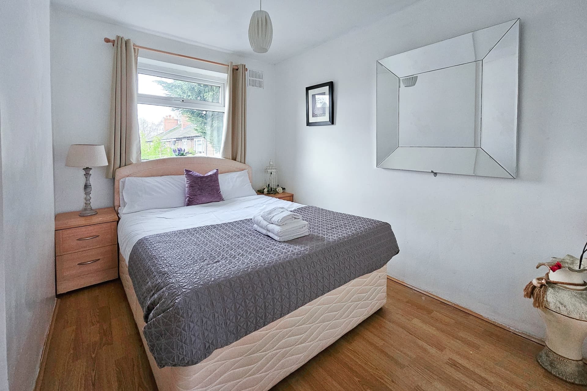 Gateway Abode Near City Centre w. Street Parking - Image 4